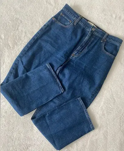 Abercrombie & Fitch Ultra High Rise Ankle Straight Jean. Size 8.