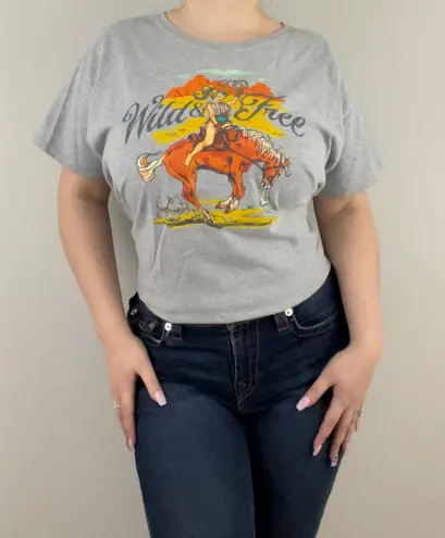 Western Heathered Grey “Wild & Free” Pinup Cowgirl Horse Riding Graphic Tee Gray Size 3X