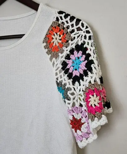 Emery Rose Top Blouse White Crochet Short Sleeves Colorful Cute Neutral Size M