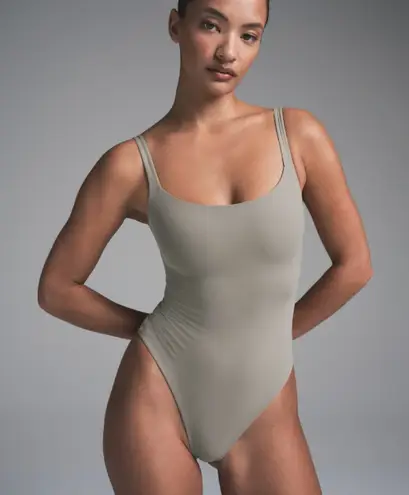 SKIMS Fits Everybody Square Neck Bodysuit in Smoke Size X-Small