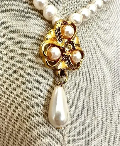 Faux pearl teardrop pendant necklace