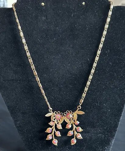 Vintage AB & goldtone EUC floral pattern necklace. Goldtone snail link chain Pink