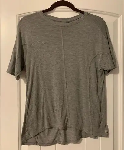 Sweaty Betty  ladies athletic shirt.  Size: XS.  Hi Lo hem.