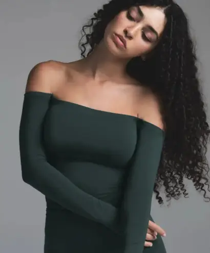 SKIMS Soft Smoothing Off the Shoulders Top