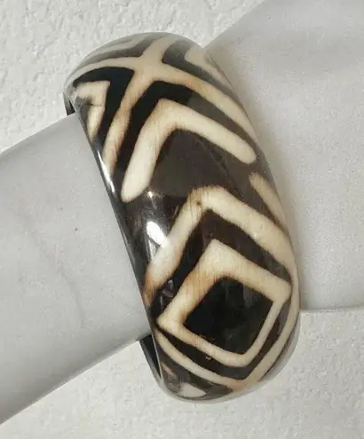 African resin brown and cream patterned bangle bracelet