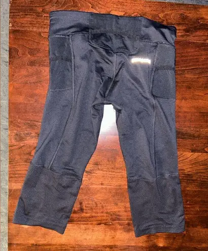 Patagonia  Cropped Black Activewear Hiking Leggings