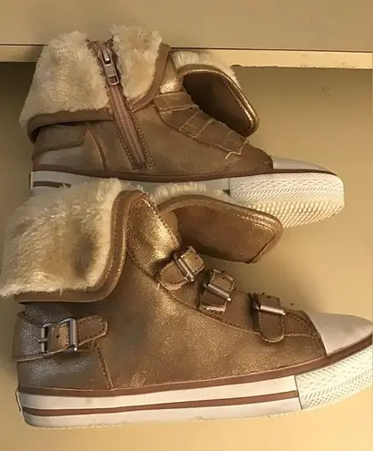 Ash women gold leather and faux fur low top sneakers US 5 .5 Euro 34