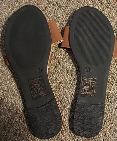 Etcetera NWOT women’s tan sandals size 9