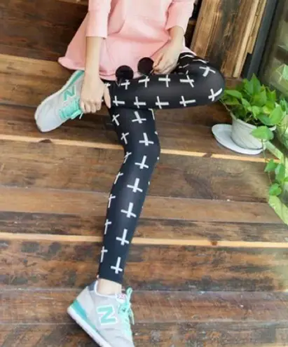 Boutique Black White Cross Print Trendy Soft Leggings