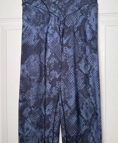 Aerie  women’s XS Snake Skin Print 7/8 Length High Rise Activewear Leggings