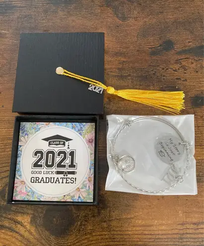 2021 Graduation Charm Bracelet Silver