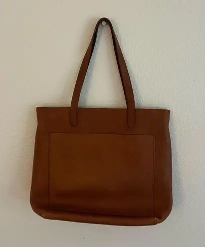 Madewell  leather Medium Transport Tote in color English saddle