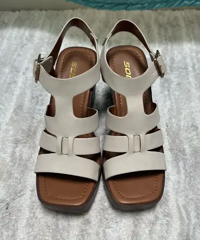 Soda Shoes Soda Tan and Brown Chunky Heel Sandals Size 7