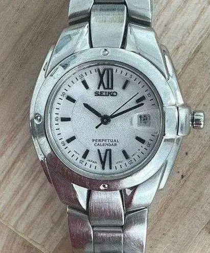 Seiko Perpetual Calendar Rare Ladies Watch White Dial Stainless Bracelet Date