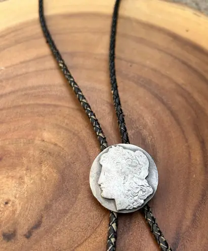 Siskiyiu USA Oregon 1989 Morgan Silver Dollar Western Genuine Leather Bolo Tie Black