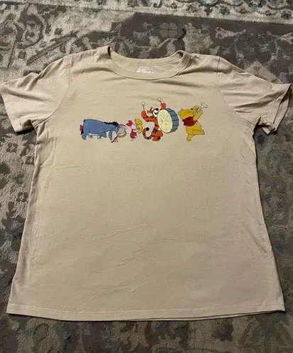 Disney  Winnie the Pooh t-shirt tan size medium