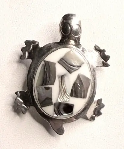 ALPACA MEXICO SILVER TONE INLAID ABALONE TURTLE PIN BROOCH Gray