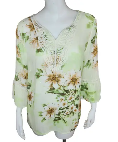Alfred Dunner Petite Alfred Dunner Womens 12 Green Floral Blouse Lace Neckline Detail Bell Sleeves