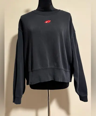 Nike EUC  Black and Red Kiss Crewneck Sweater size 1X - Image 1