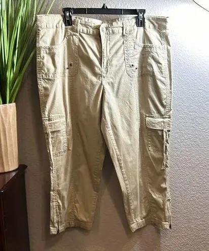 Style & Co B25 . Khaki cropped pants size 16