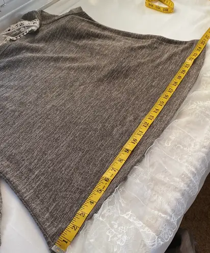 Andree by Unit blouse lace skirted & lace backing long sleeve pullover Sz large