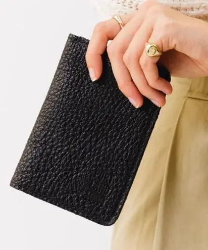 PORTLAND LEATHER | Modern Passport Holder Pebbled Leather Black | New!
