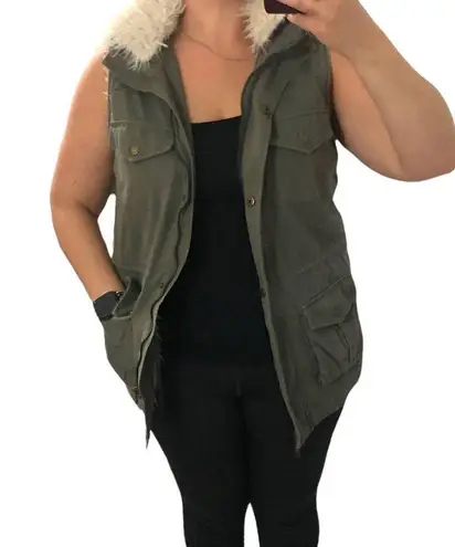 Stitch Fix Tinsel SMALL Odensay Cargo Vest - Sherpa Lined 4 Front Pockets