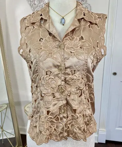 Early 2000ās Structured Ethereal Satin 3D Flower Floral Button Down Vest Top S Gold