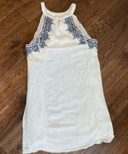 Q&A Embroidered White Dress