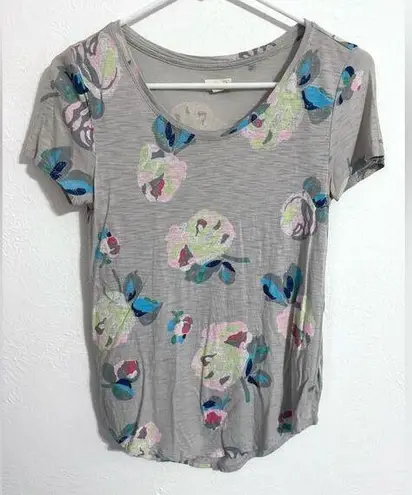 Aerie pastel gray floral short sleeve Pretty T, lightweight, size XS