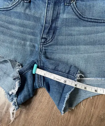 American Eagle shortie jean shorts size 6 Cutoff light medium wash