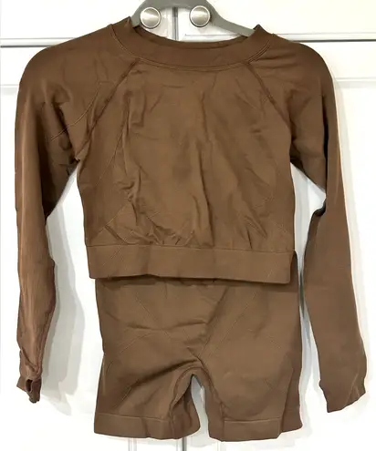 Women 2 Piece Seamless Long Sleeve Top & Biker Shorts Size Medium Brown