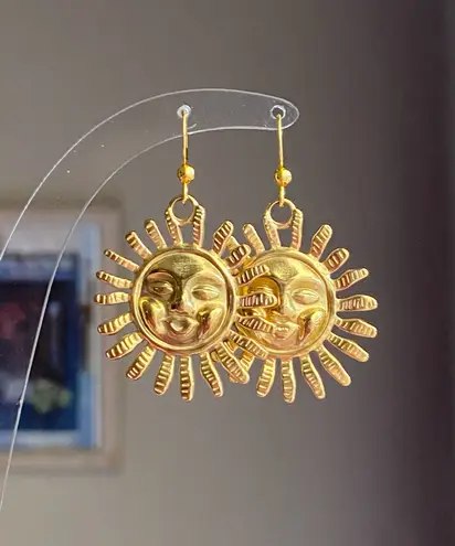 Handmade gold tone stainless steel sun boho retro vintage style earrings☀️