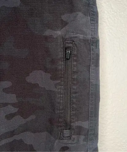 Vuori  Ripstop Pant Black Camo extra small