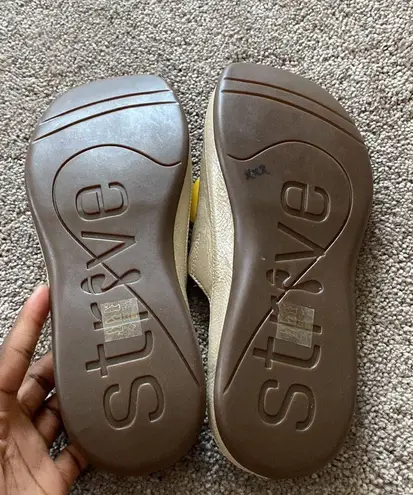 Strive Capri Sandals SIZE 9.5