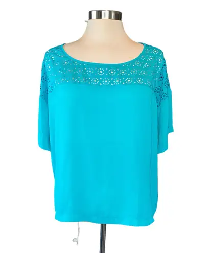 Attention blouse high/low style lasercut design top neckline short sleeve Sz LG