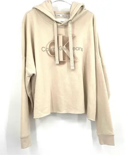 Calvin Klein Jeans Calvin Klein Airbrushed Monogrammed Logo Cropped Raw Hem Hoodie in White Size XL