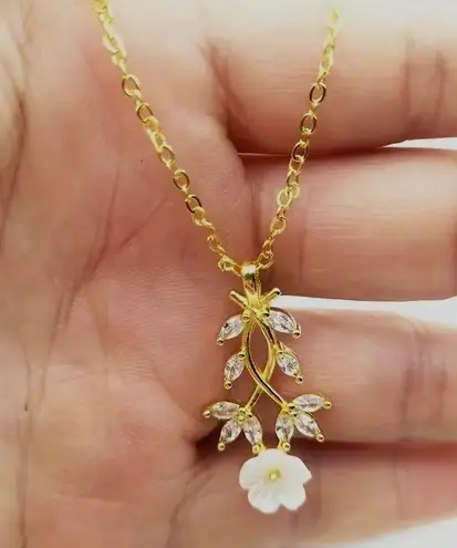 Trendy Jewels Gold Crystal Rhinestone Trendyol Jevylove Flower Yellow Gold Accessories Necklace 