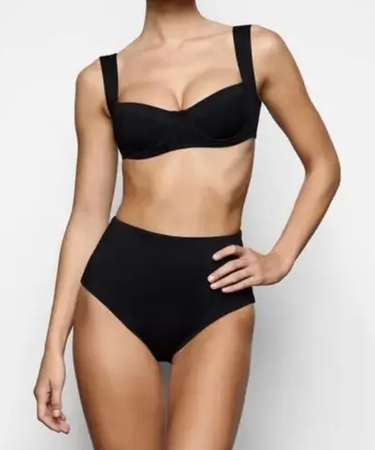 SKIMS Shaping Swim Unlined Underwire Bikini Top Onyx | XXS