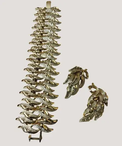 Amerique Two Tone Gold Silver Leaf Motif Vintage Bracelet Clip On Earrings Set