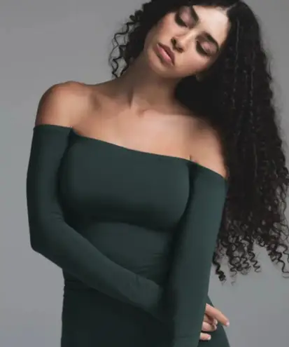 SKIMS Off-The-Shoulder Soft Smoothing Top S