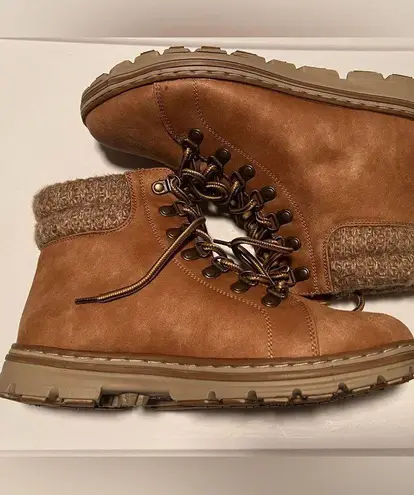 Size 8 brown lace up boots with wool trim design Tan