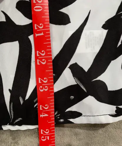 5/48 Black and White floral tank top tie back S