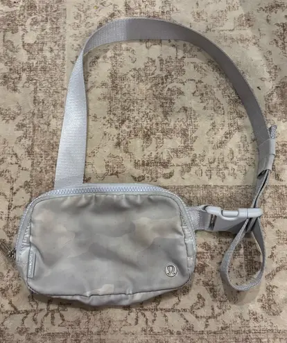 Lululemon  camo belt bag thumbnail 1