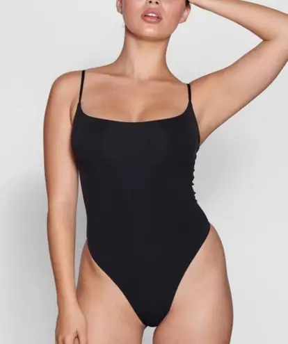 SKIMS Fits Everybody Cami Bodysuit M