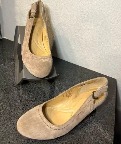 Naturalizer N5 Comfort Real Leather Low-Heeled Sandals W/ Buckle Clasp Size 9 M