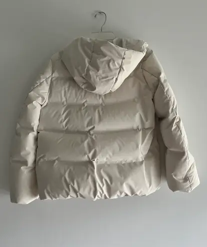 Uniqlo White / Cream Puffer Jacket