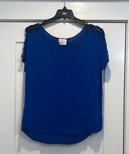 Coveted Clothing Blue Women's oversized Top size small.