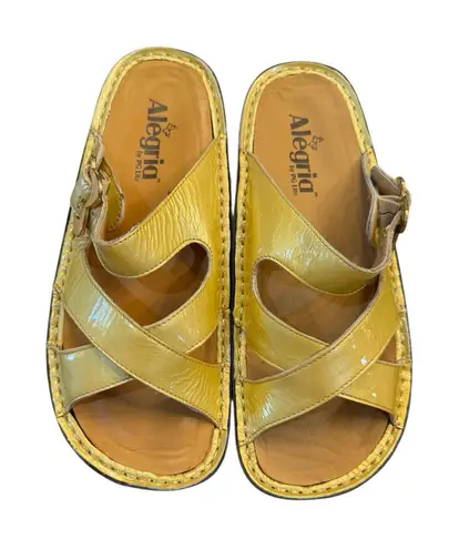 Alegria PG Lite Bar 120 Gold Patten Leather Crinkle Sandals Slides Size 37