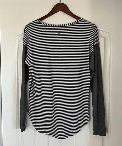 Lululemon Black White‎ Striped Long Sleeve Top Workout Athleisure Women’s Size 8